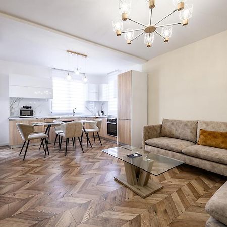 Miku Apartments-Luxury City View At Wilson Square Tirana Buitenkant foto