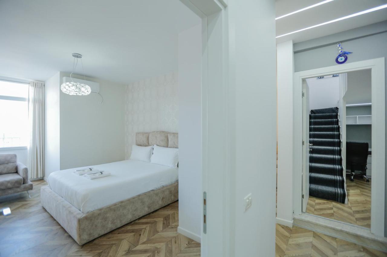 Miku Apartments-Luxury City View At Wilson Square Tirana Buitenkant foto