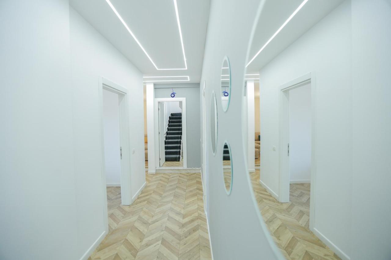 Miku Apartments-Luxury City View At Wilson Square Tirana Buitenkant foto