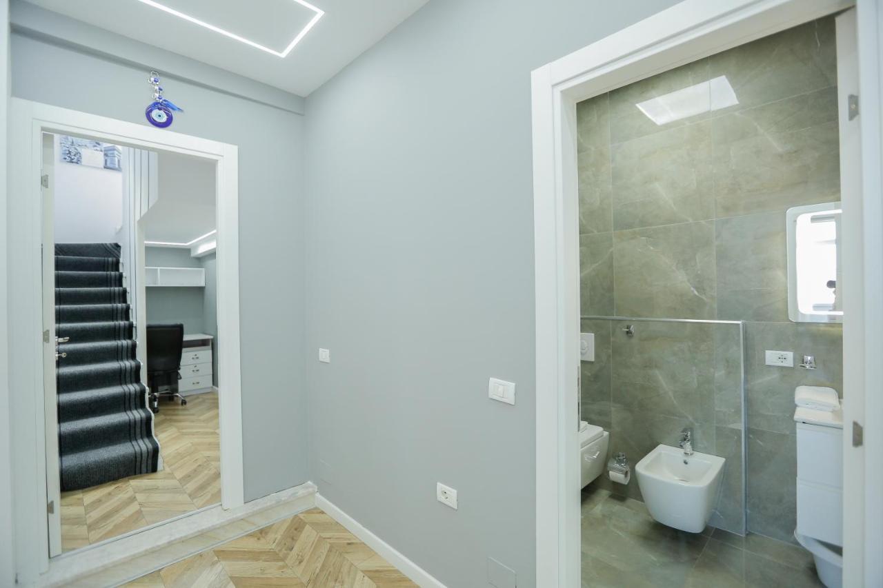 Miku Apartments-Luxury City View At Wilson Square Tirana Buitenkant foto