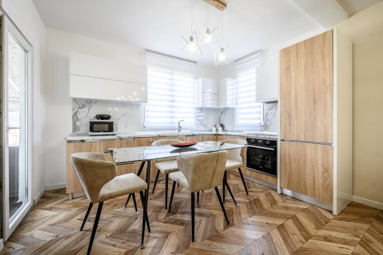Miku Apartments-Luxury City View At Wilson Square Tirana Buitenkant foto