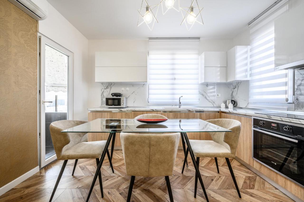 Miku Apartments-Luxury City View At Wilson Square Tirana Buitenkant foto