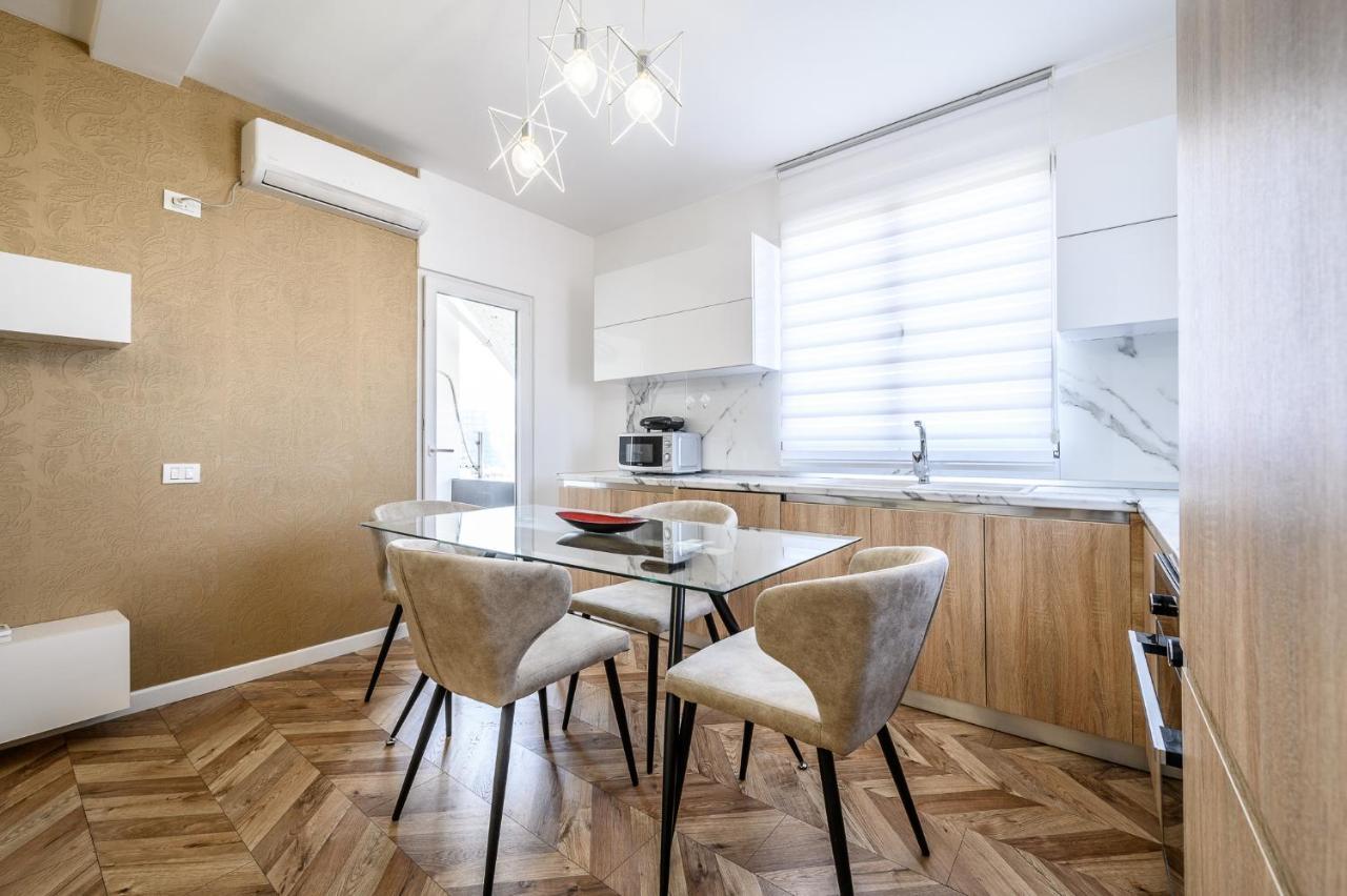 Miku Apartments-Luxury City View At Wilson Square Tirana Buitenkant foto