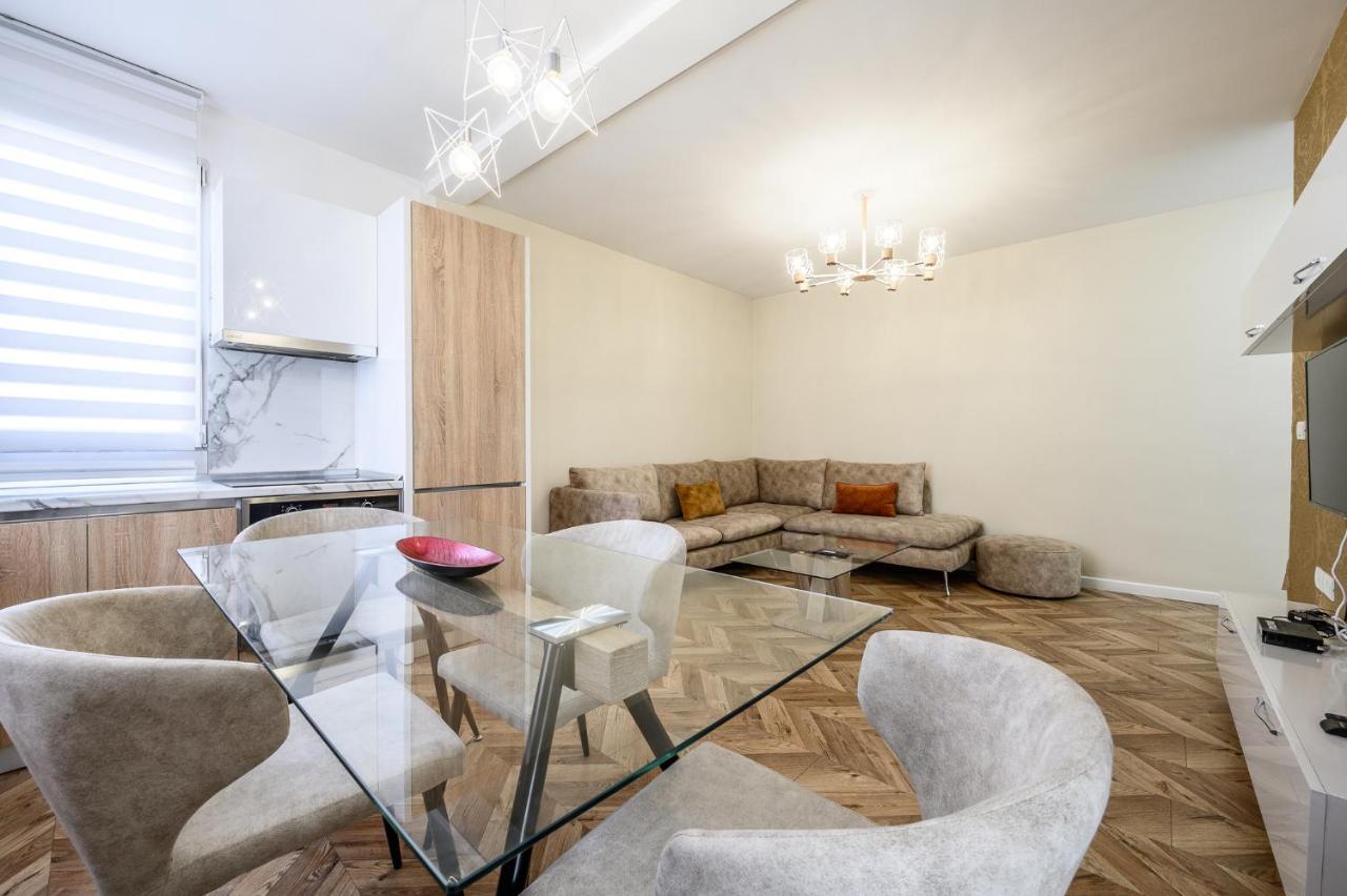 Miku Apartments-Luxury City View At Wilson Square Tirana Buitenkant foto