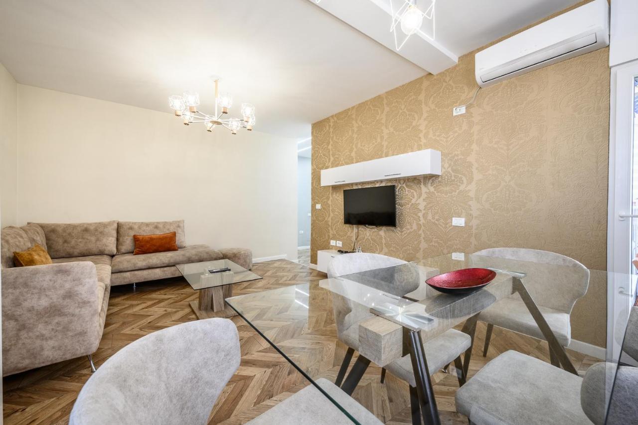 Miku Apartments-Luxury City View At Wilson Square Tirana Buitenkant foto