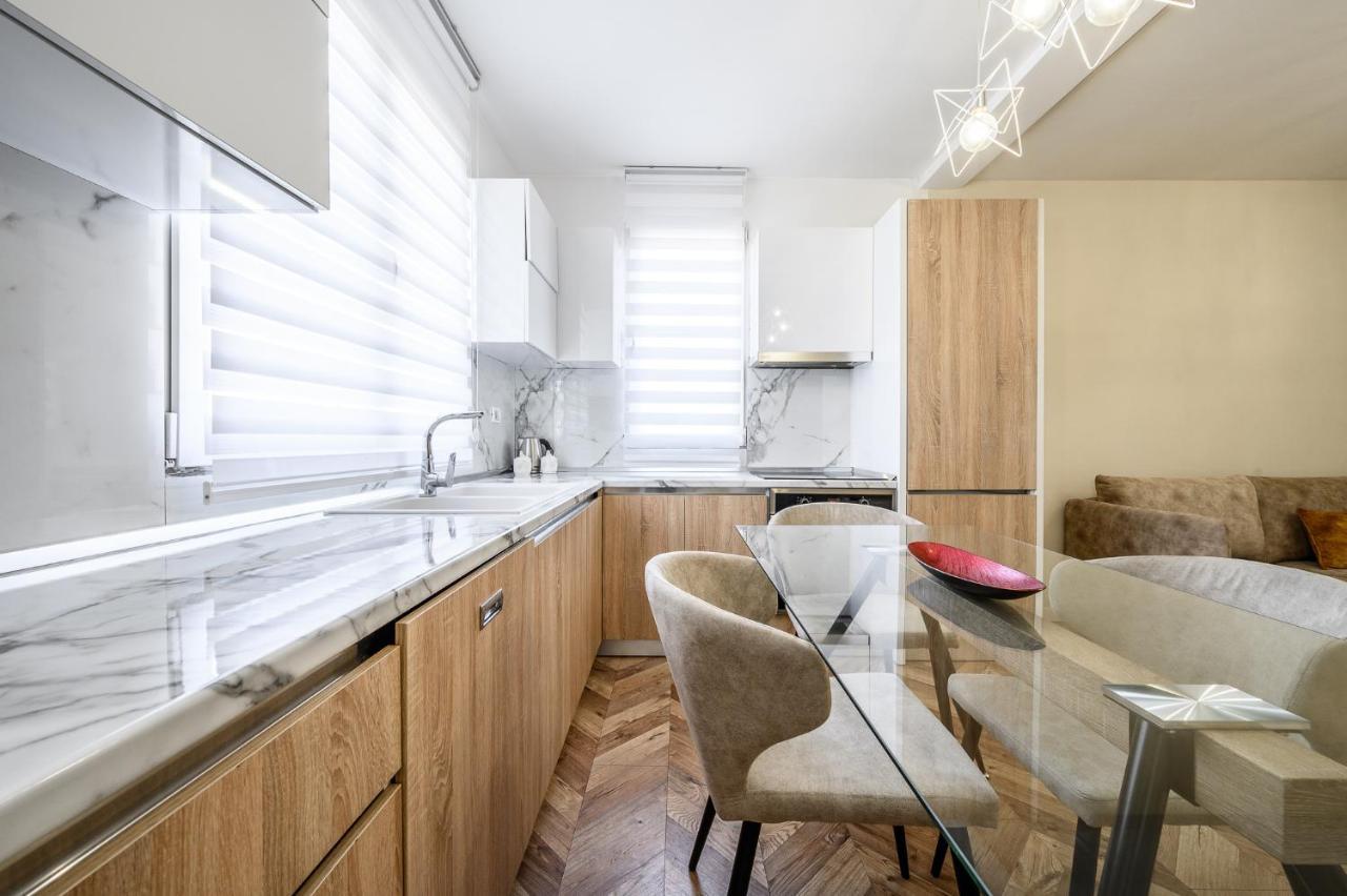 Miku Apartments-Luxury City View At Wilson Square Tirana Buitenkant foto