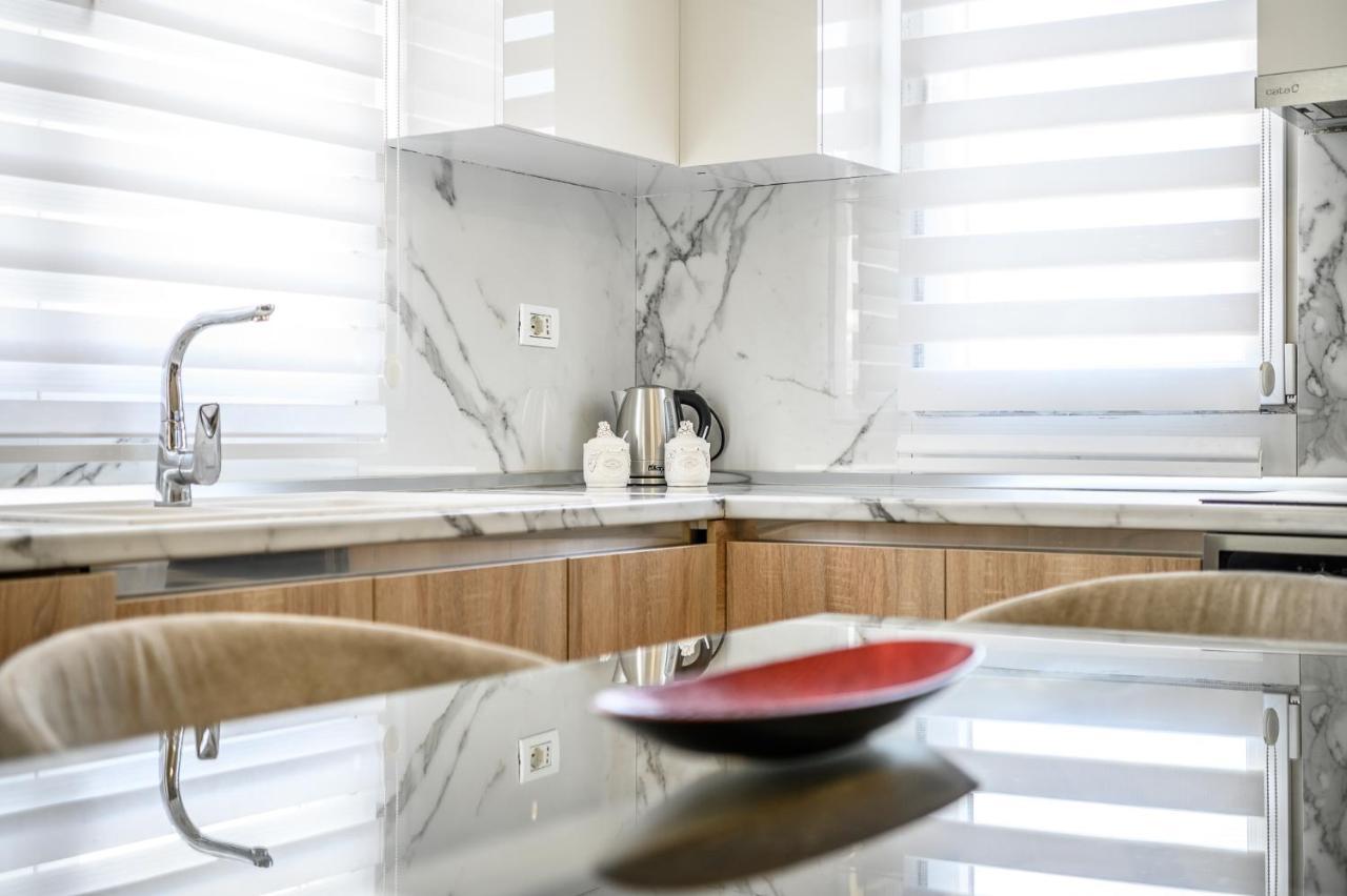 Miku Apartments-Luxury City View At Wilson Square Tirana Buitenkant foto