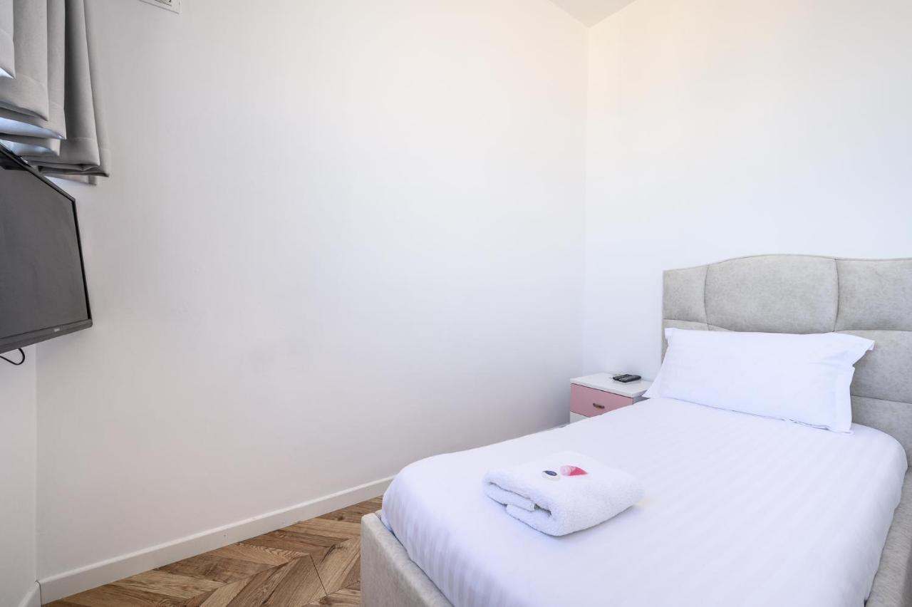 Miku Apartments-Luxury City View At Wilson Square Tirana Buitenkant foto