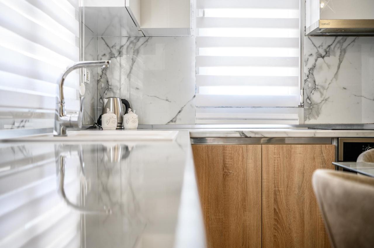 Miku Apartments-Luxury City View At Wilson Square Tirana Buitenkant foto