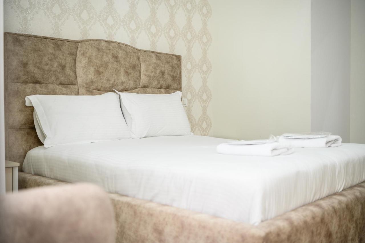 Miku Apartments-Luxury City View At Wilson Square Tirana Buitenkant foto