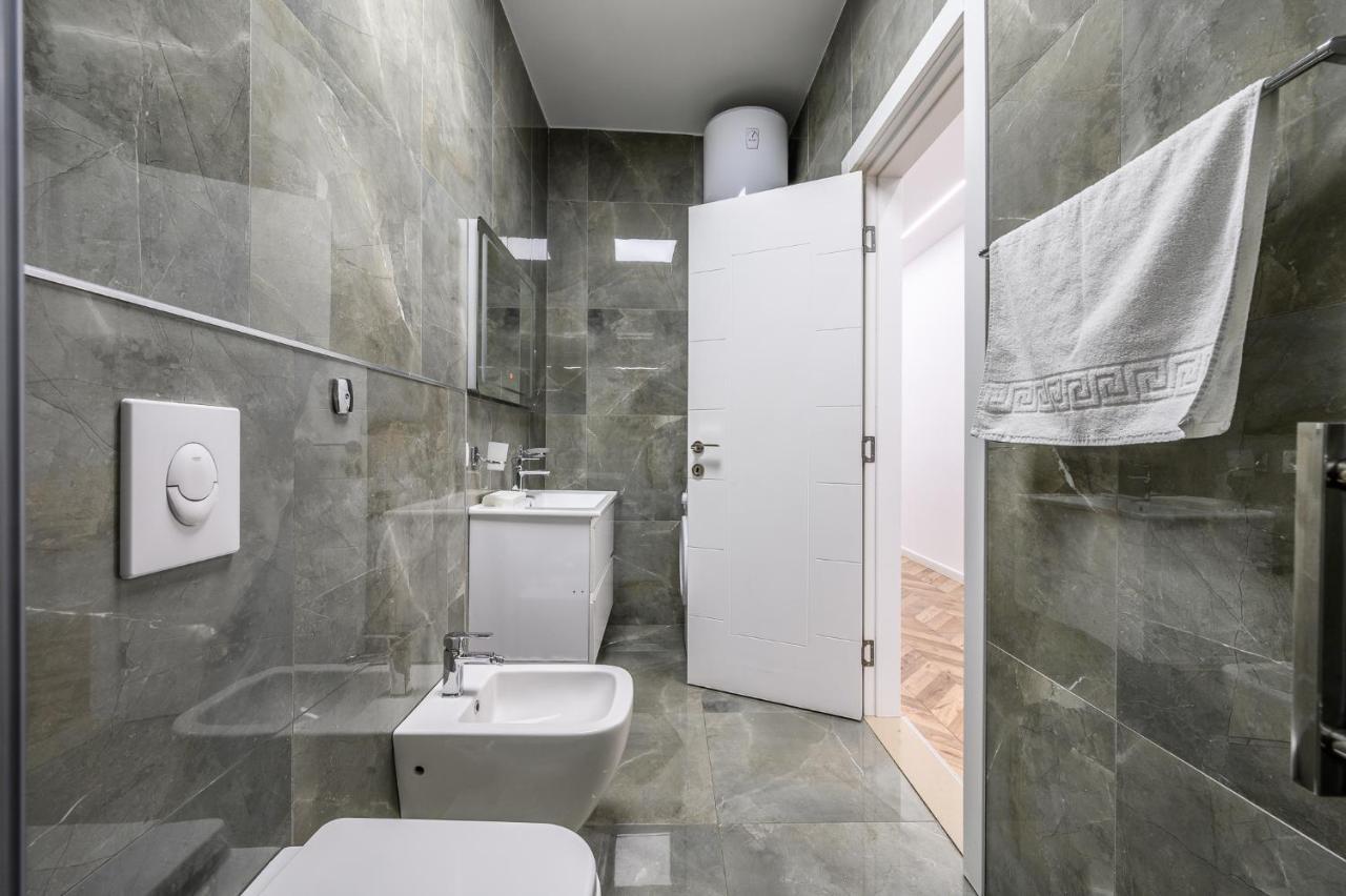 Miku Apartments-Luxury City View At Wilson Square Tirana Buitenkant foto