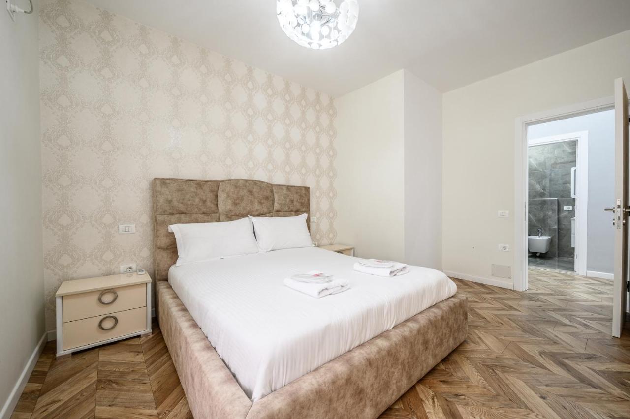 Miku Apartments-Luxury City View At Wilson Square Tirana Buitenkant foto