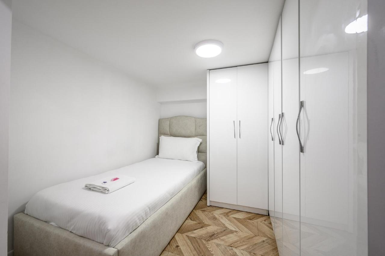 Miku Apartments-Luxury City View At Wilson Square Tirana Buitenkant foto