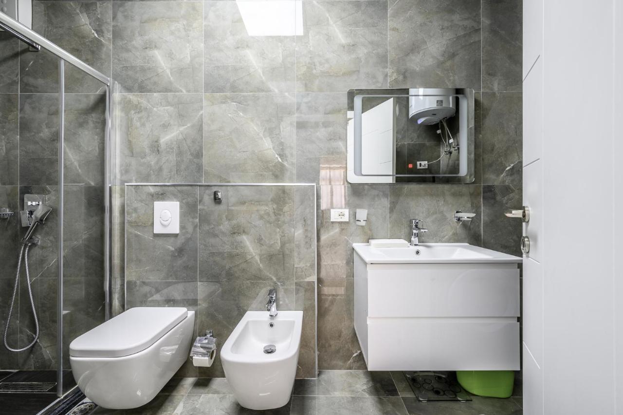Miku Apartments-Luxury City View At Wilson Square Tirana Buitenkant foto