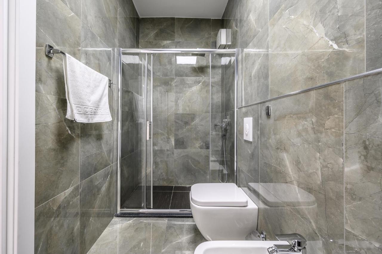 Miku Apartments-Luxury City View At Wilson Square Tirana Buitenkant foto