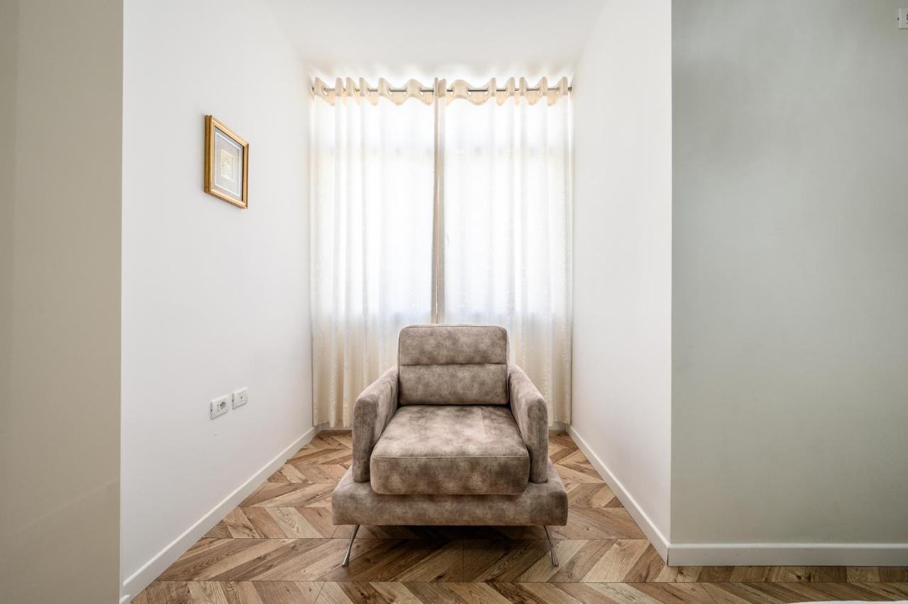 Miku Apartments-Luxury City View At Wilson Square Tirana Buitenkant foto