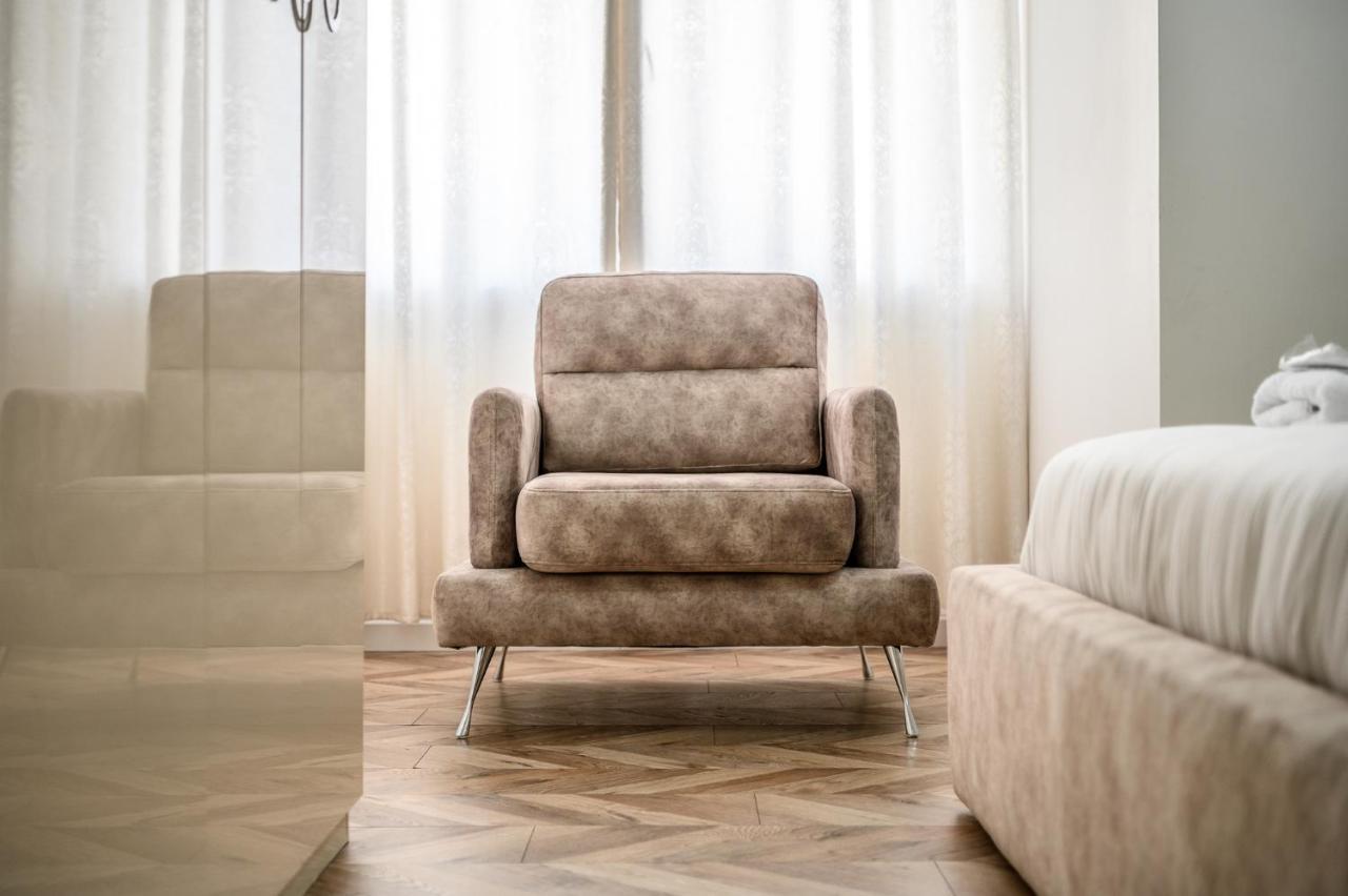Miku Apartments-Luxury City View At Wilson Square Tirana Buitenkant foto