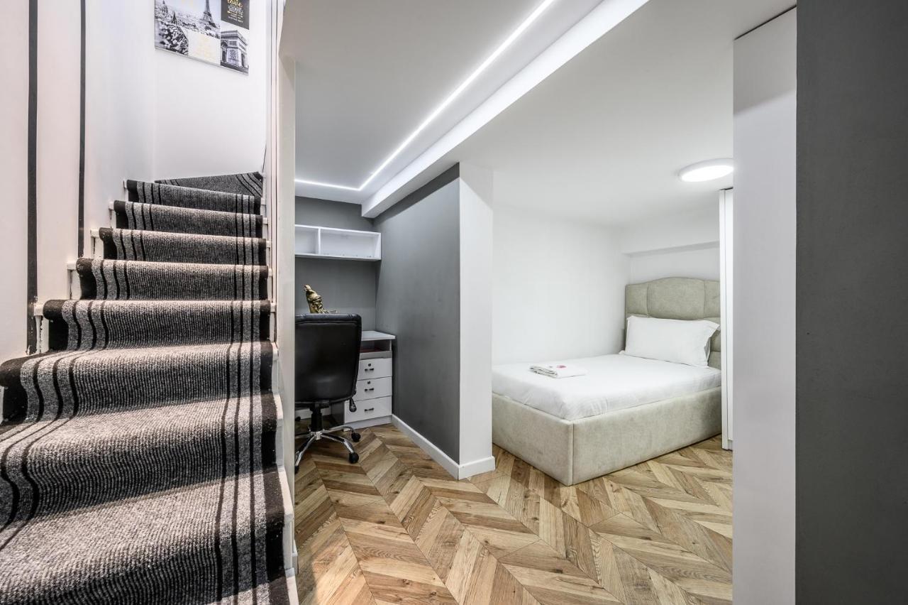 Miku Apartments-Luxury City View At Wilson Square Tirana Buitenkant foto