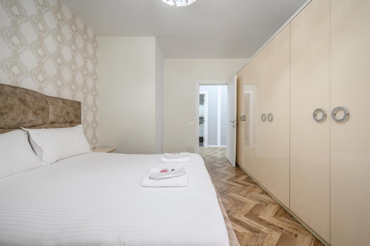 Miku Apartments-Luxury City View At Wilson Square Tirana Buitenkant foto
